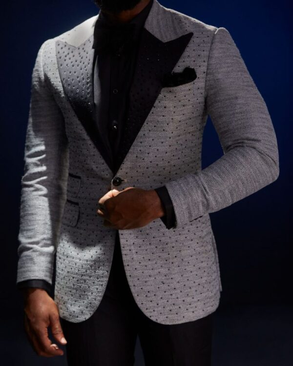 SUIT 018