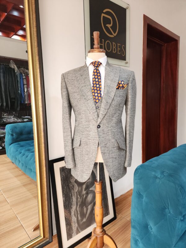 SUIT 019