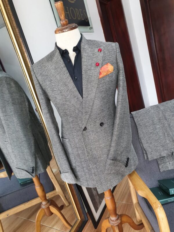 SUIT 020