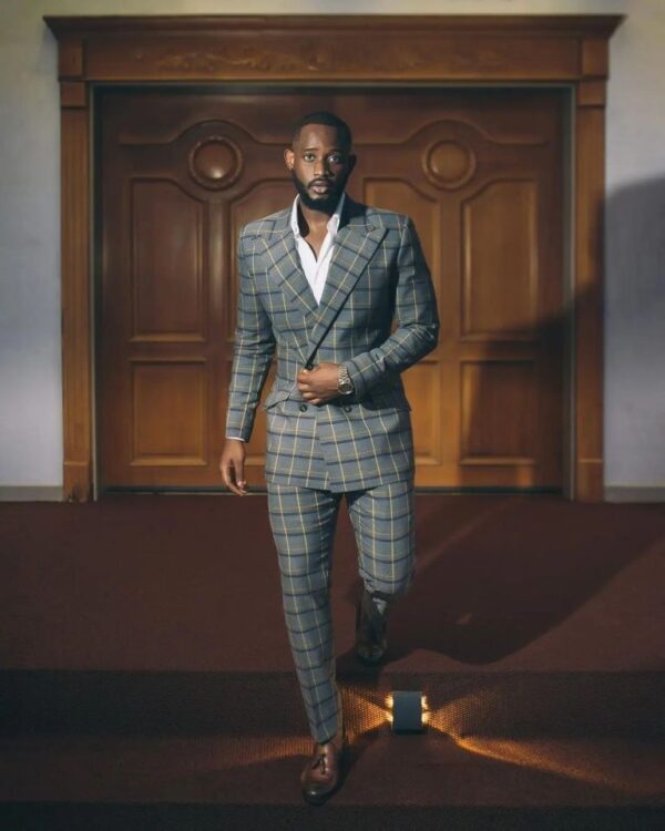 SUIT 022
