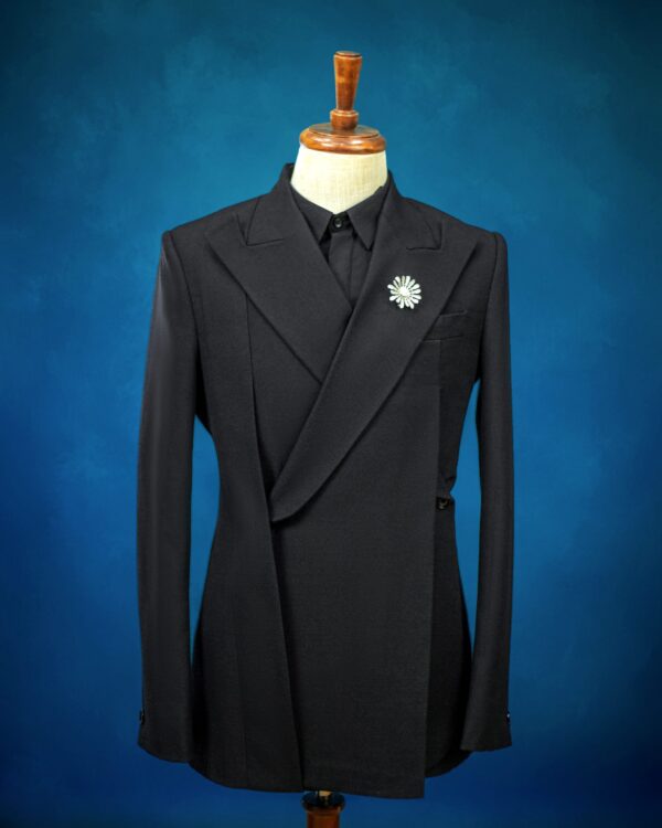 SUIT 003