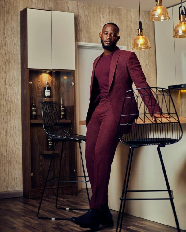 SUIT 011