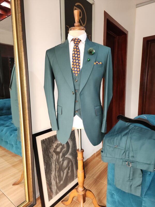 SUIT 031