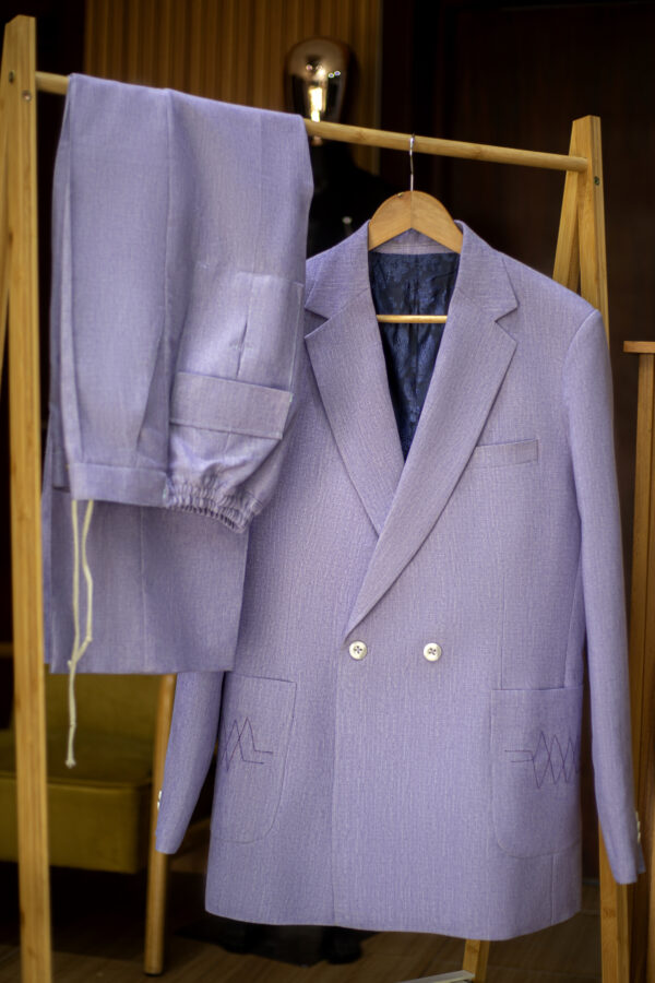 SUIT 025