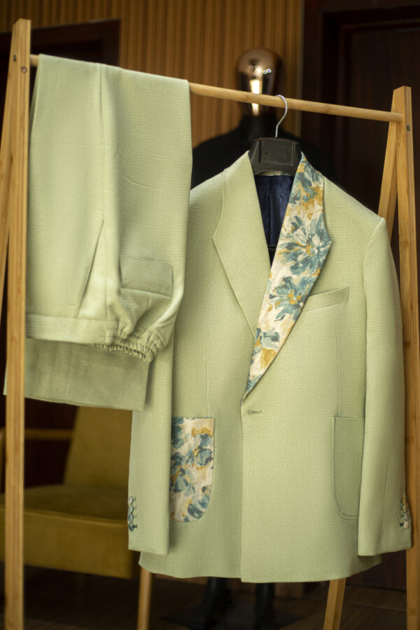 SUIT 023